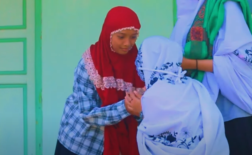 MENJAWAB UCAPAN MINAL ‘AIDIN WAL FAIZIN